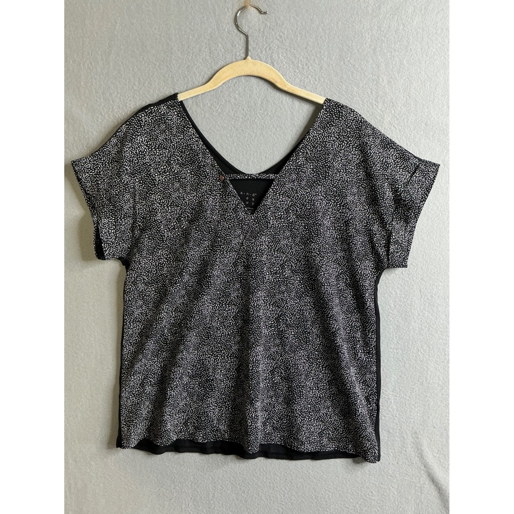 A New‎ Day Top Women's Medium Blouse V-Neck Dolman Sleeve Print